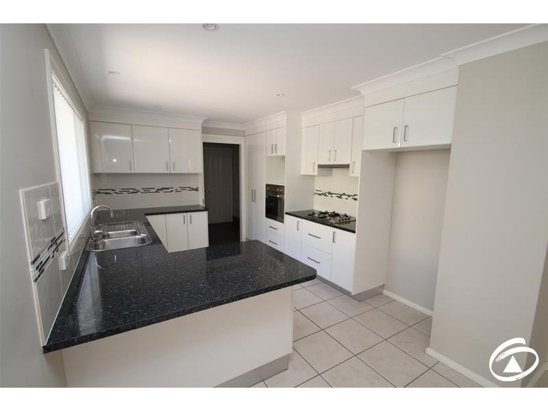 1b Maroney Close, Orange NSW 2800