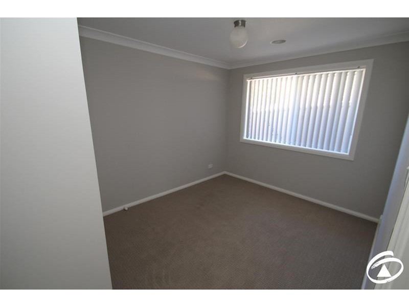 1b Maroney Close, Orange NSW 2800