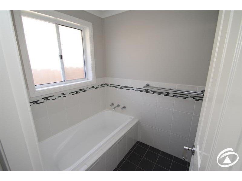 1b Maroney Close, Orange NSW 2800