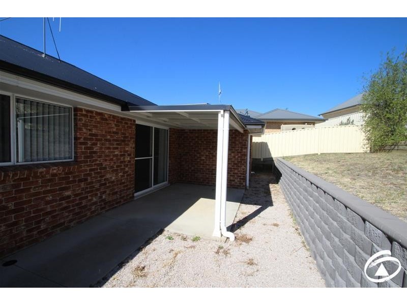 1b Maroney Close, Orange NSW 2800