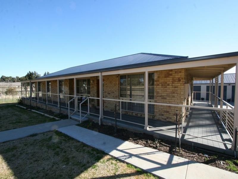 25 Stuart Street, Molong NSW 2866