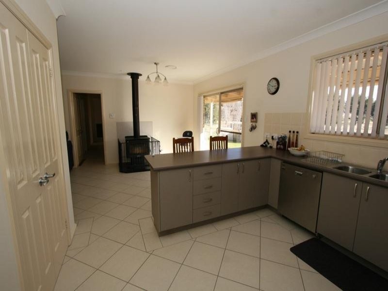 25 Stuart Street, Molong NSW 2866