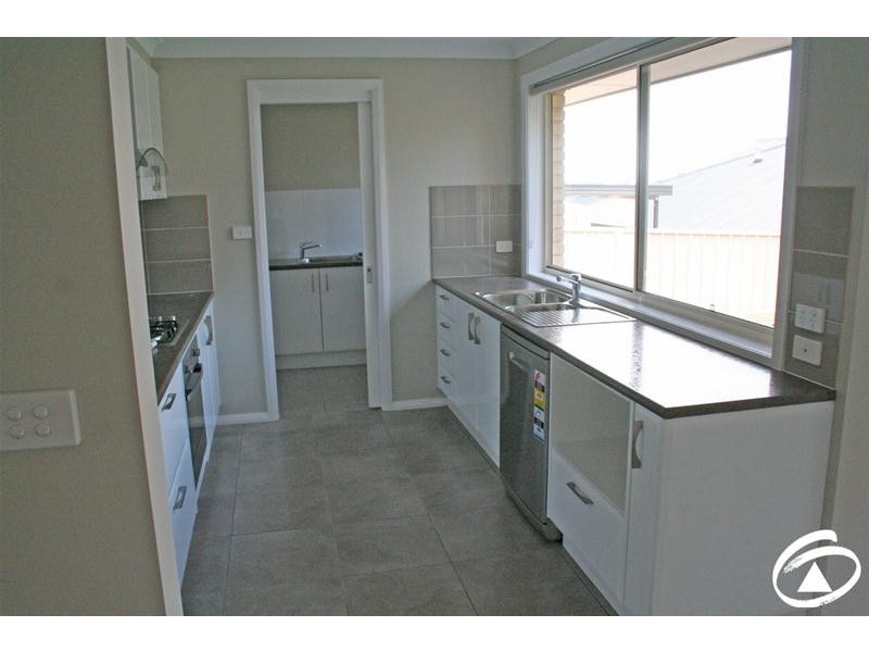 11 Whitney Place, Orange NSW 2800