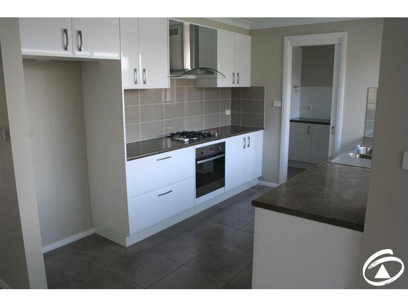 11 Whitney Place, Orange NSW 2800