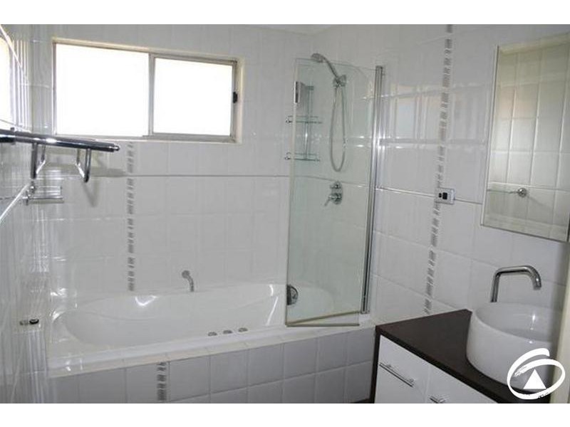 2 Courallie Drive, Orange NSW 2800