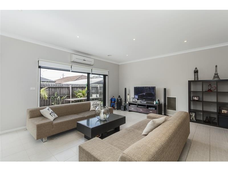 2/10 William Street, Keilor Park VIC 3042