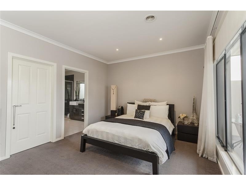 2/10 William Street, Keilor Park VIC 3042