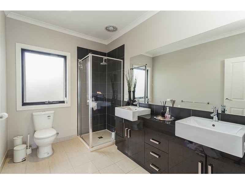 2/10 William Street, Keilor Park VIC 3042