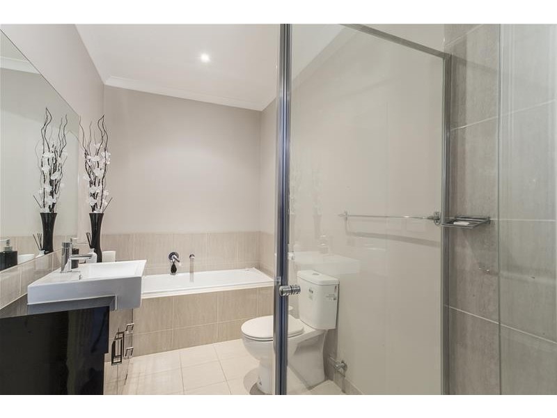 2/10 William Street, Keilor Park VIC 3042