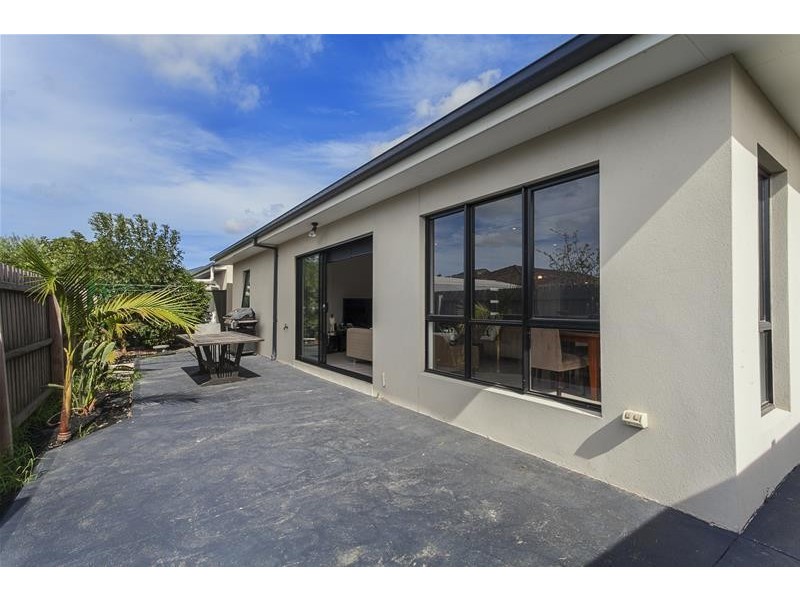 2/10 William Street, Keilor Park VIC 3042