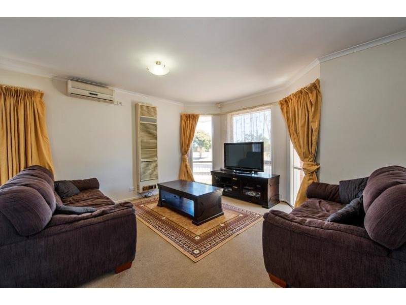 1/81 Endeavour  Drive, Cranbourne North VIC 3977