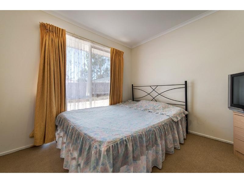 1/81 Endeavour  Drive, Cranbourne North VIC 3977