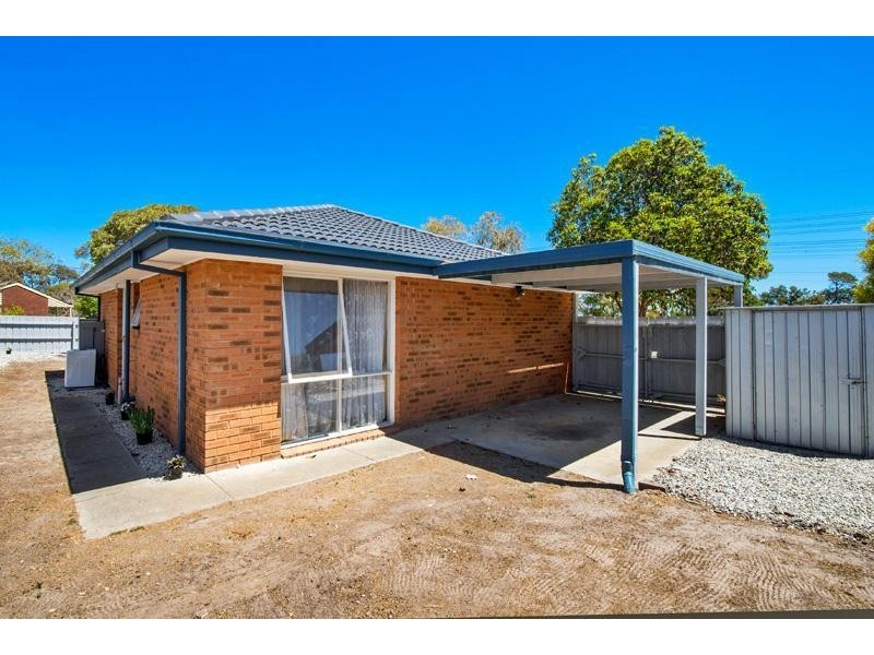 1/81 Endeavour  Drive, Cranbourne North VIC 3977