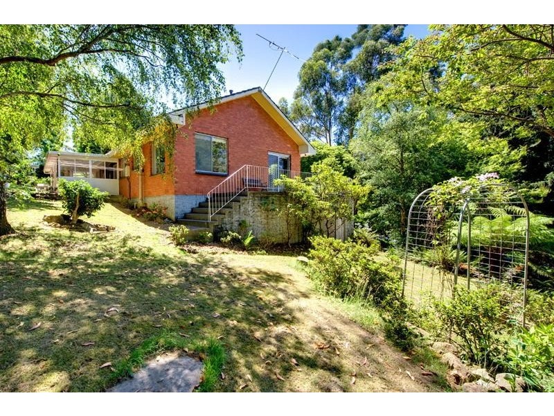 23 Viola Avenue, Mount Dandenong VIC 3767