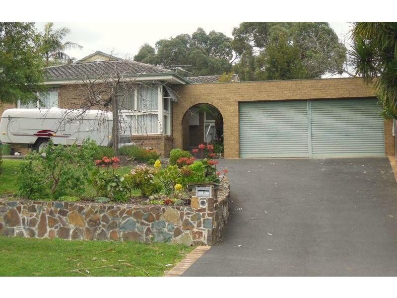8 Walnut Drive, Kilsyth VIC 3137