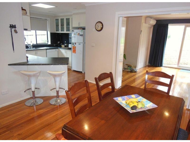 8 Walnut Drive, Kilsyth VIC 3137