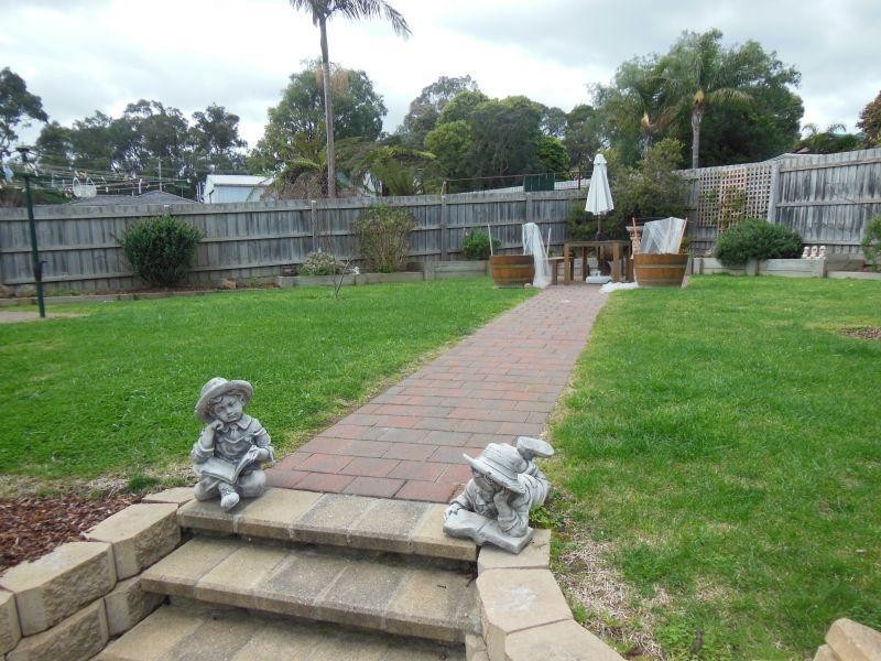 8 Walnut Drive, Kilsyth VIC 3137