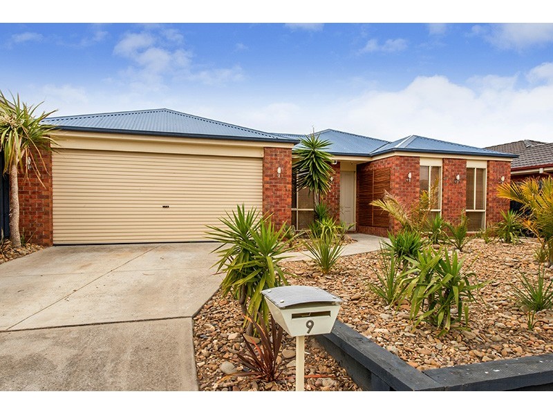 9 Michelle Court, Carrum Downs VIC 3201