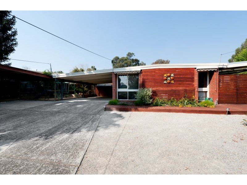 16 Walnut Drive, Kilsyth VIC 3137