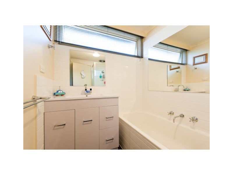 16 Walnut Drive, Kilsyth VIC 3137