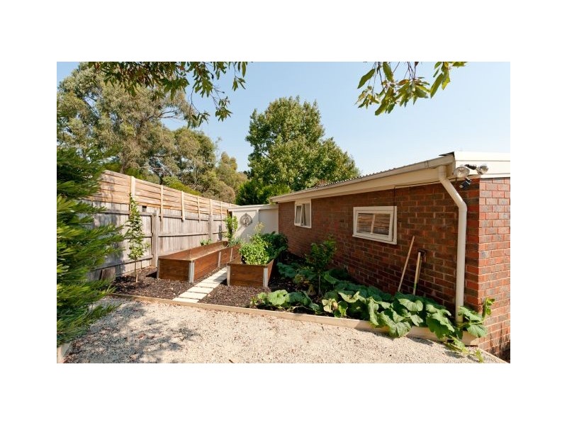 16 Walnut Drive, Kilsyth VIC 3137