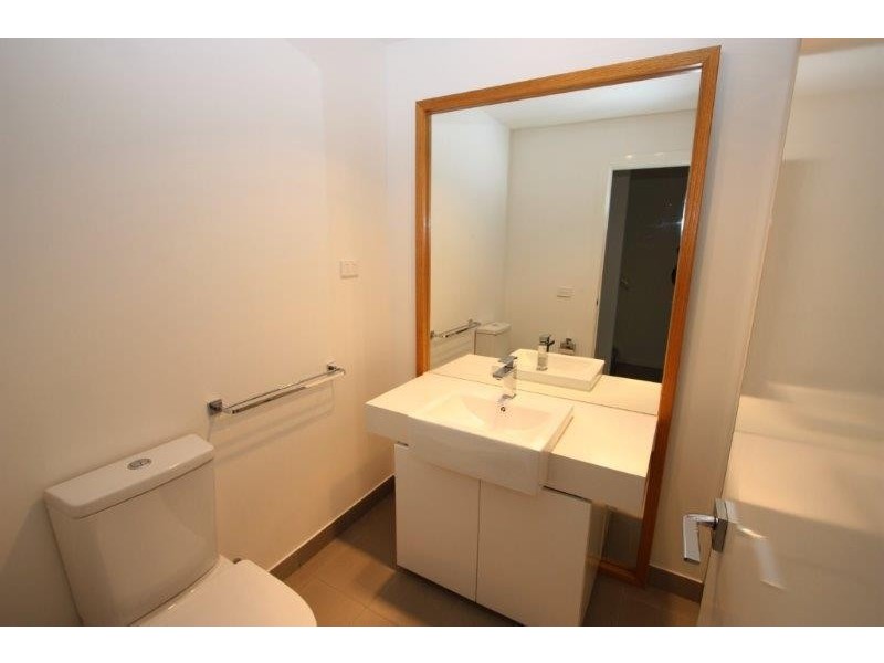 102 Central Park Walk, Cheltenham VIC 3192