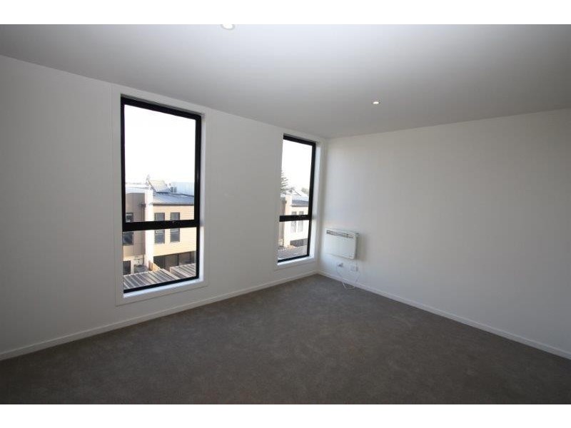 102 Central Park Walk, Cheltenham VIC 3192