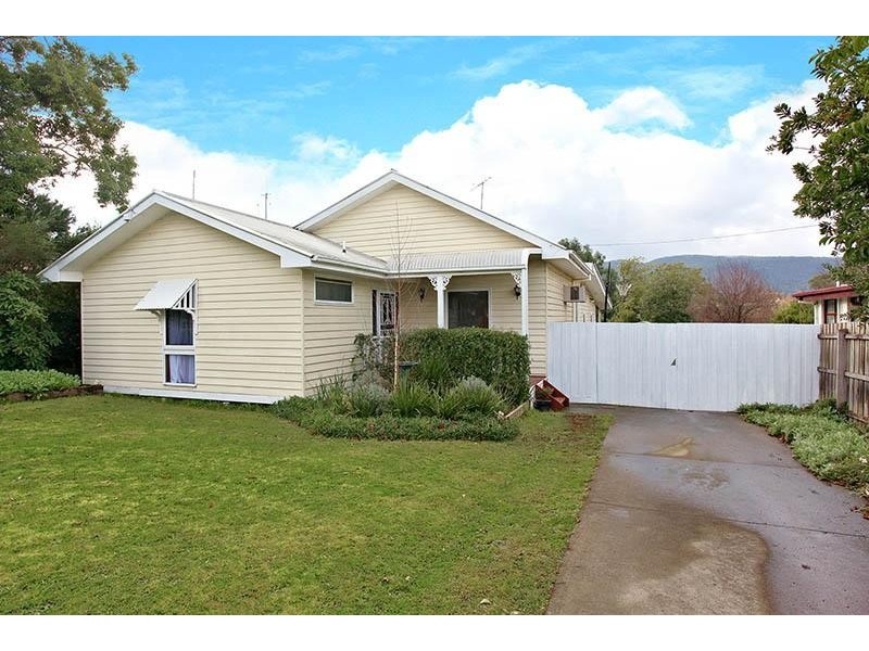 27 Woodvale Road, Boronia VIC 3155