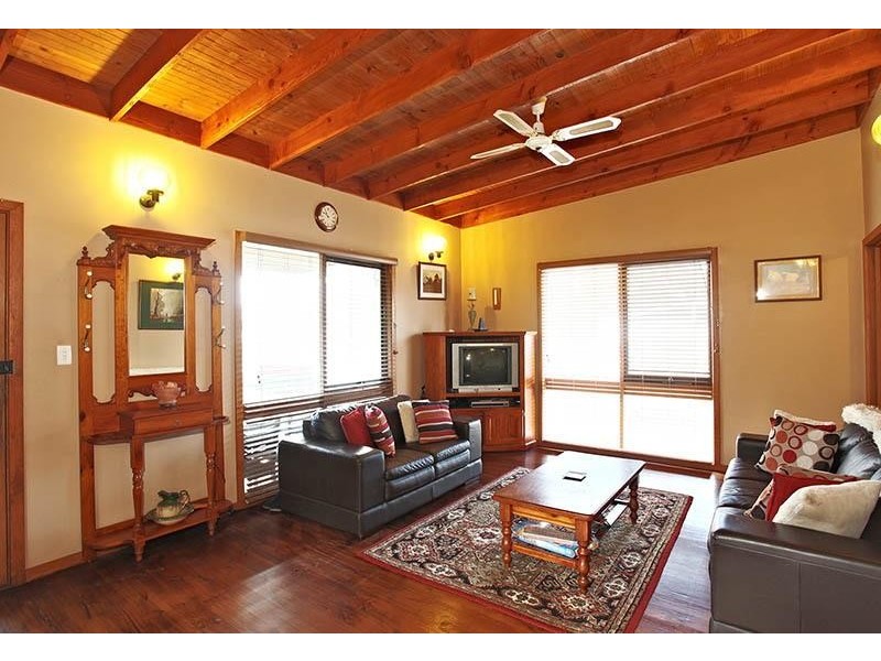 27 Woodvale Road, Boronia VIC 3155