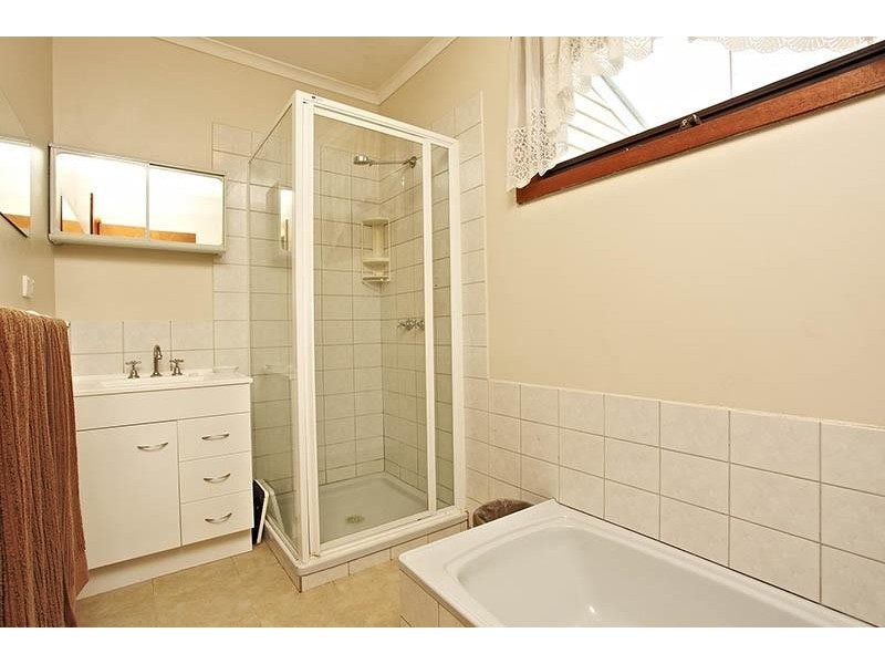 27 Woodvale Road, Boronia VIC 3155