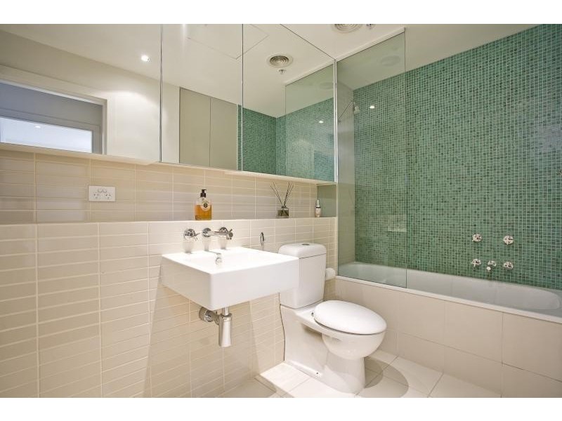 202/55 Queens Road, Melbourne VIC 3000