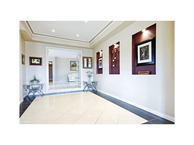 8 Valley View Grove, Melton West VIC 3337