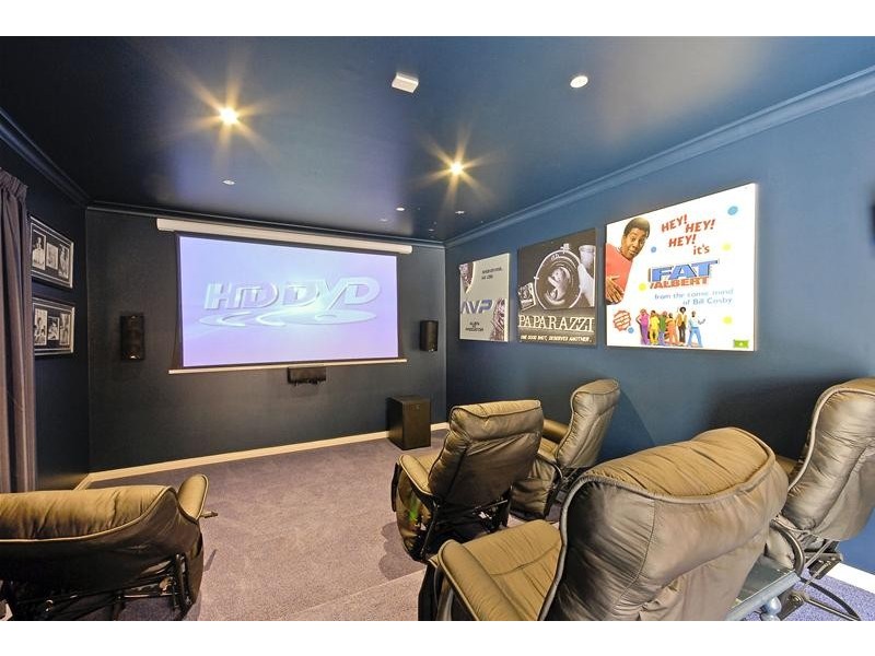 8 Valley View Grove, Melton West VIC 3337