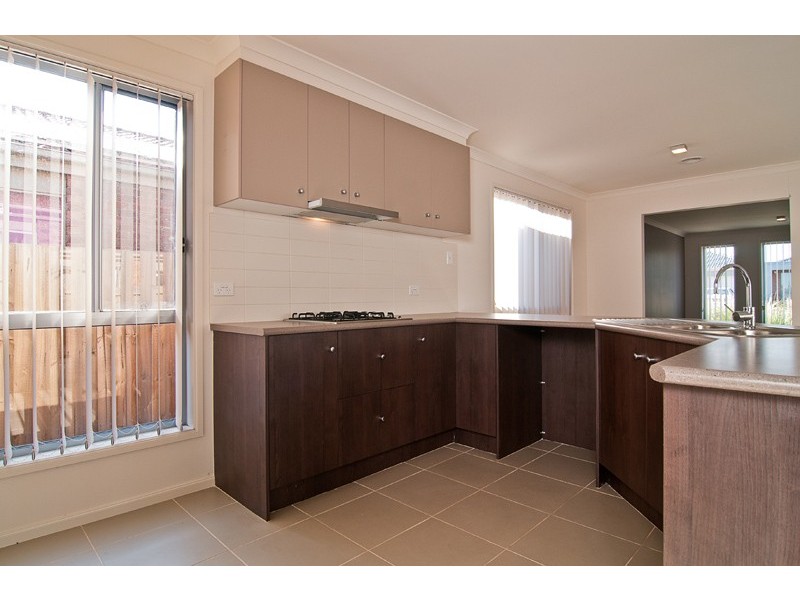 7 Sutton Grove, Melton West VIC 3337