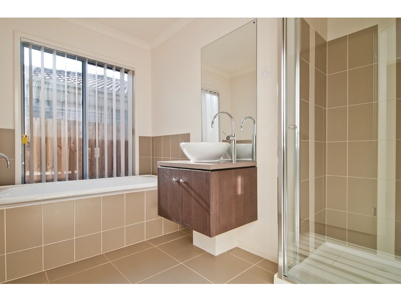 7 Sutton Grove, Melton West VIC 3337