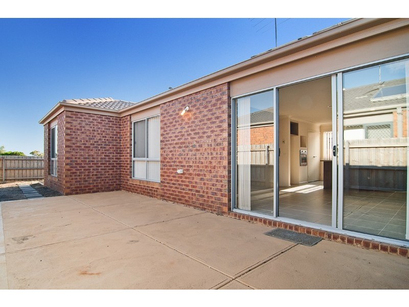 7 Sutton Grove, Melton West VIC 3337