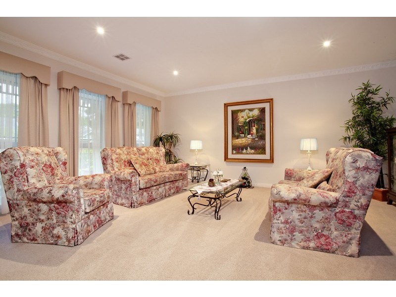 5 Rosstrevor Crescent, Mitcham VIC 3132