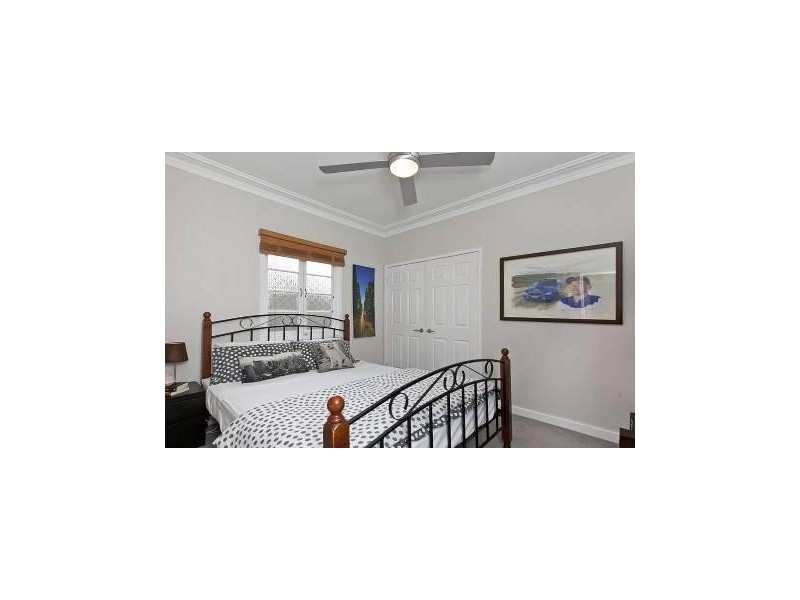 141 Blackwood Road, Manly QLD 4179