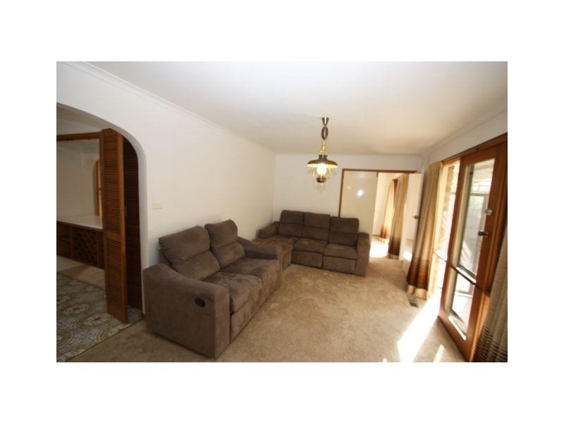 49 Calderwood Avenue, Wheelers Hill VIC 3150