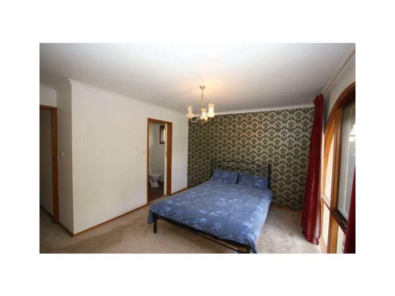 49 Calderwood Avenue, Wheelers Hill VIC 3150