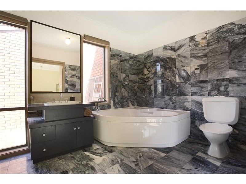 18 Manning Boulevard, Darley VIC 3340