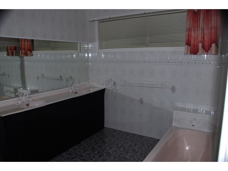 2 Flora Road, Clayton VIC 3168