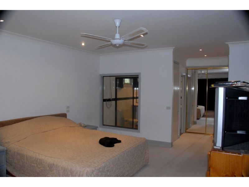 2 Flora Road, Clayton VIC 3168