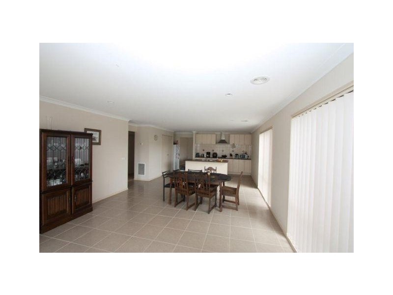 17 Coombes Court, Point Cook VIC 3030