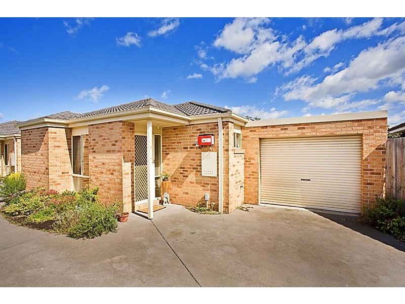 2/26 Henty Street, Pakenham VIC 3810