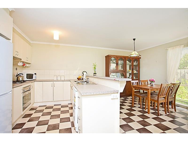 2/26 Henty Street, Pakenham VIC 3810