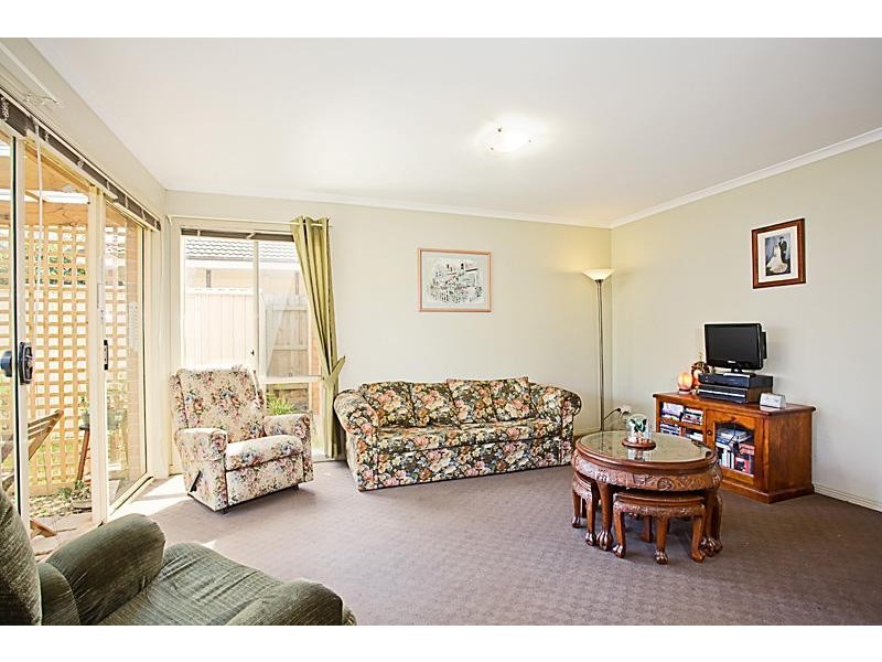 2/26 Henty Street, Pakenham VIC 3810