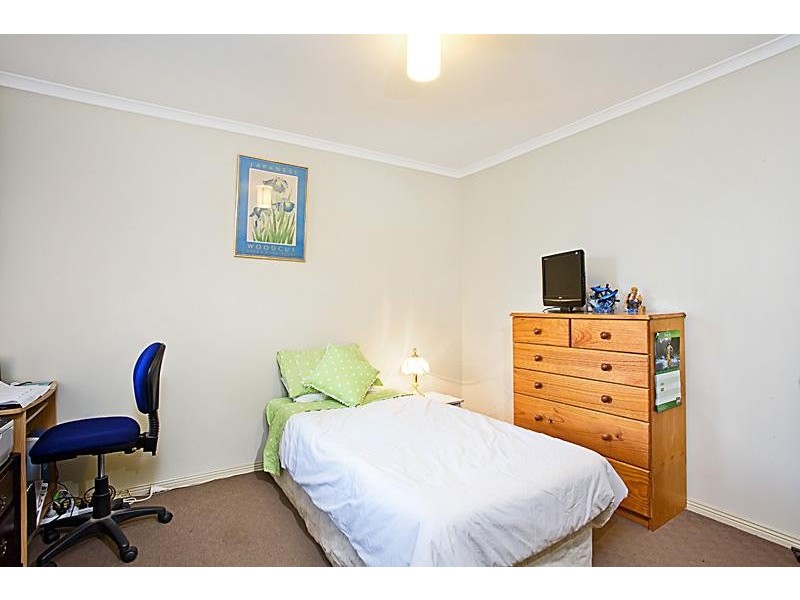 2/26 Henty Street, Pakenham VIC 3810