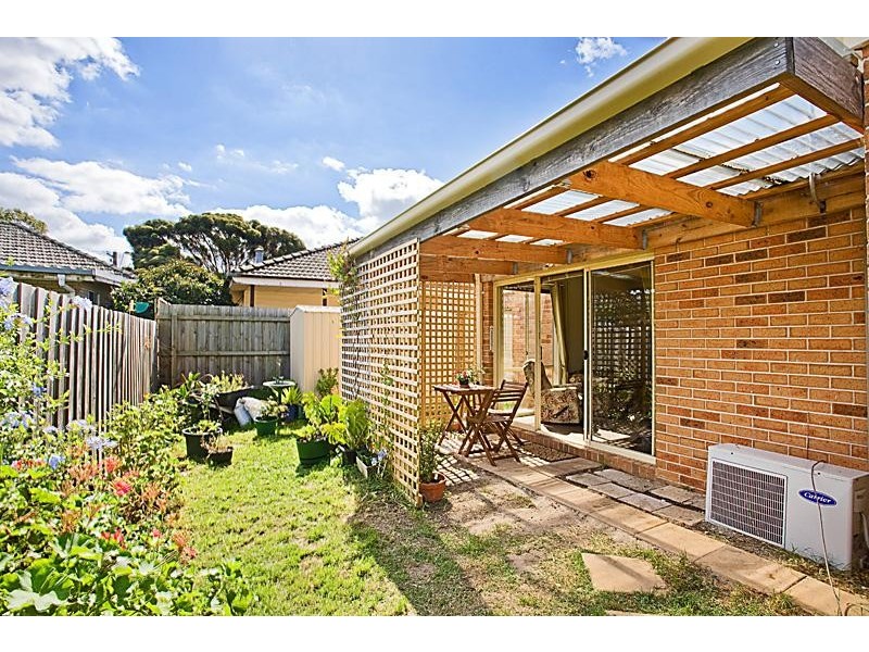 2/26 Henty Street, Pakenham VIC 3810