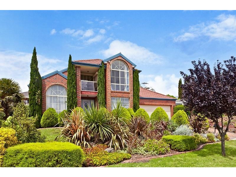 8 Minton Walk, Narre Warren South VIC 3805